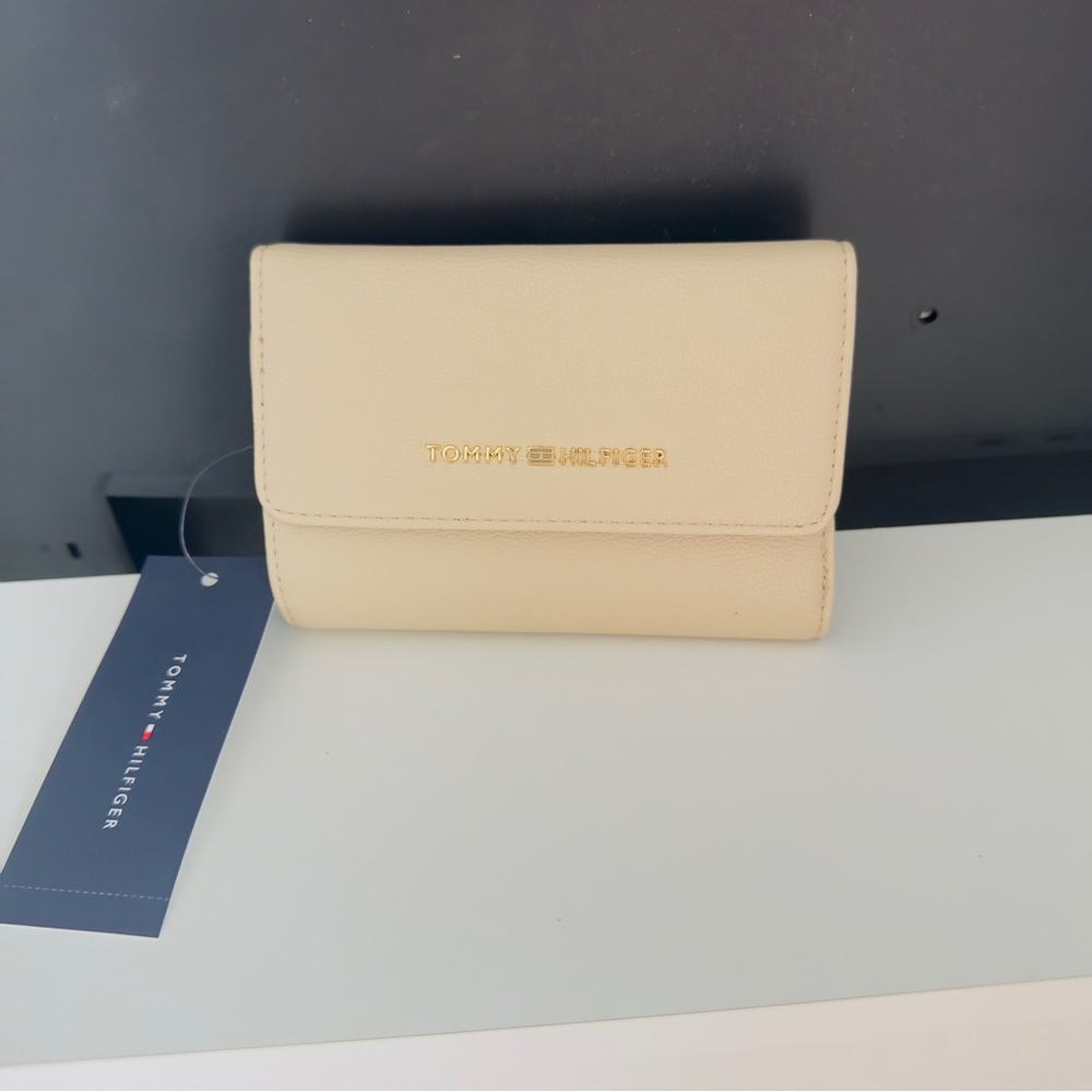 Tommy Hilfiger Cream women’s Wallet. Brand New